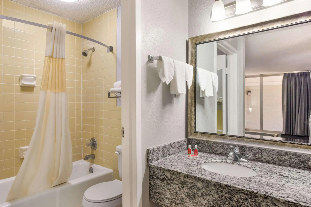 Econo Lodge Cave City