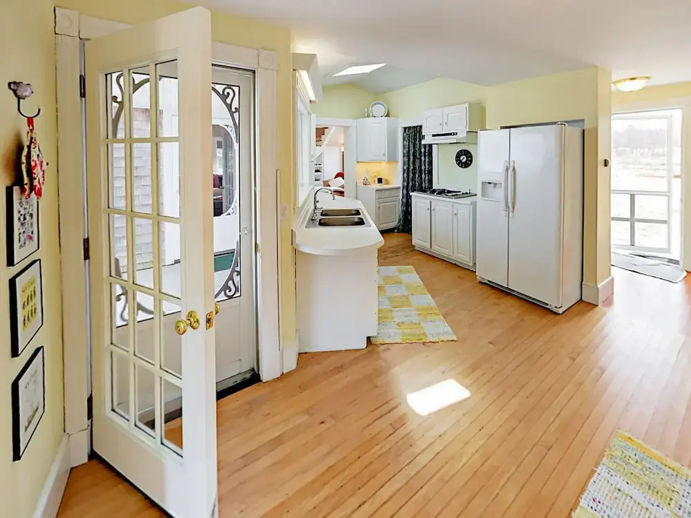 48 Main Street Cottage 4 Bedrooms 2 Bathrooms Cottage