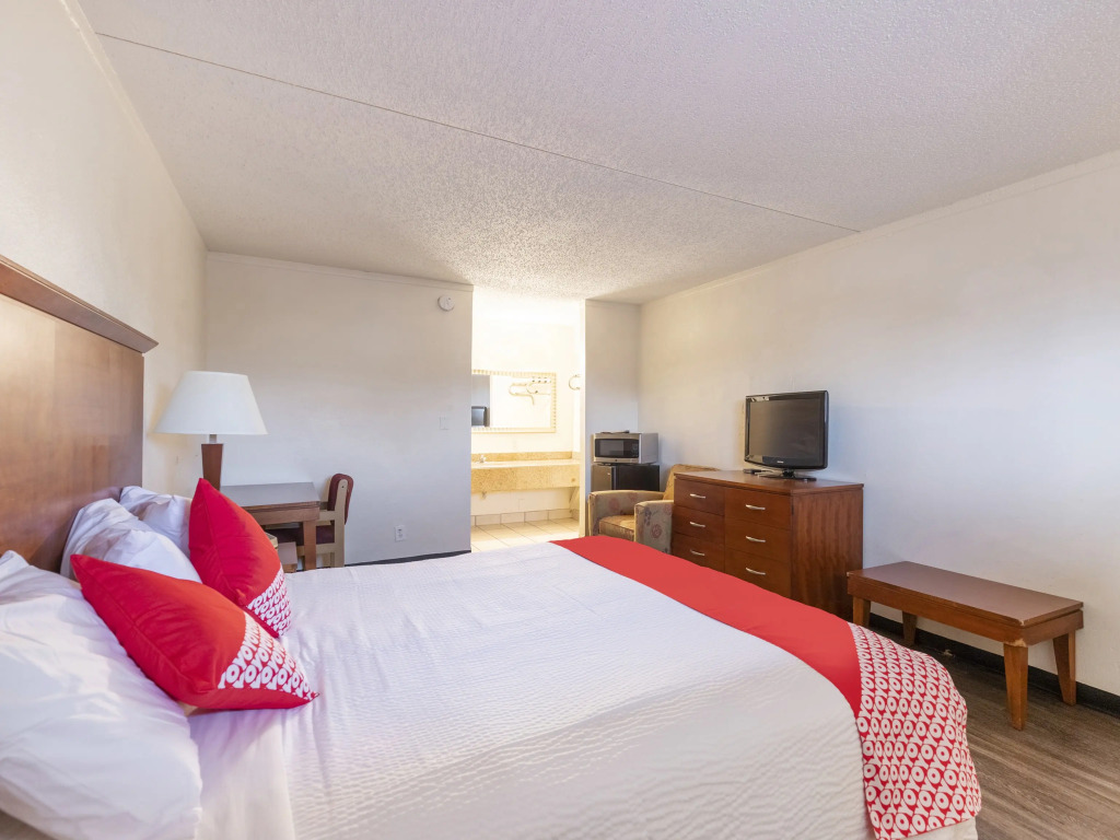 Oyo Hotel San Antonio Lackland AFB Seaworld Hwy 90 W