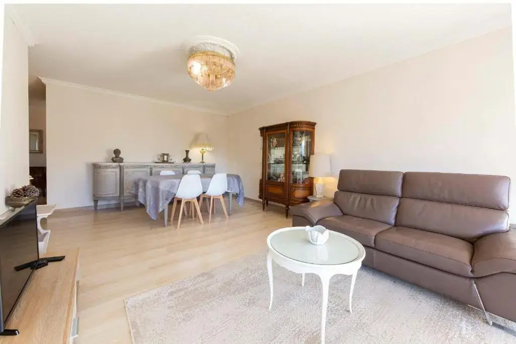 3 bedroom apartment of 90m2 with a spacious terrasse and a parking spot !