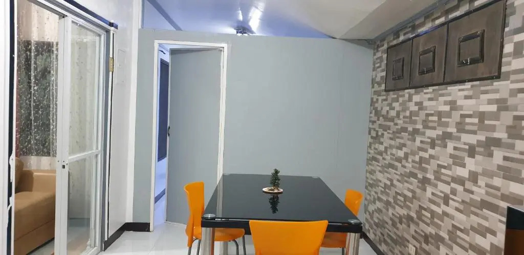 Fully furnished, peaceful and lovely home that is located 2 minutes from the heart of the city.