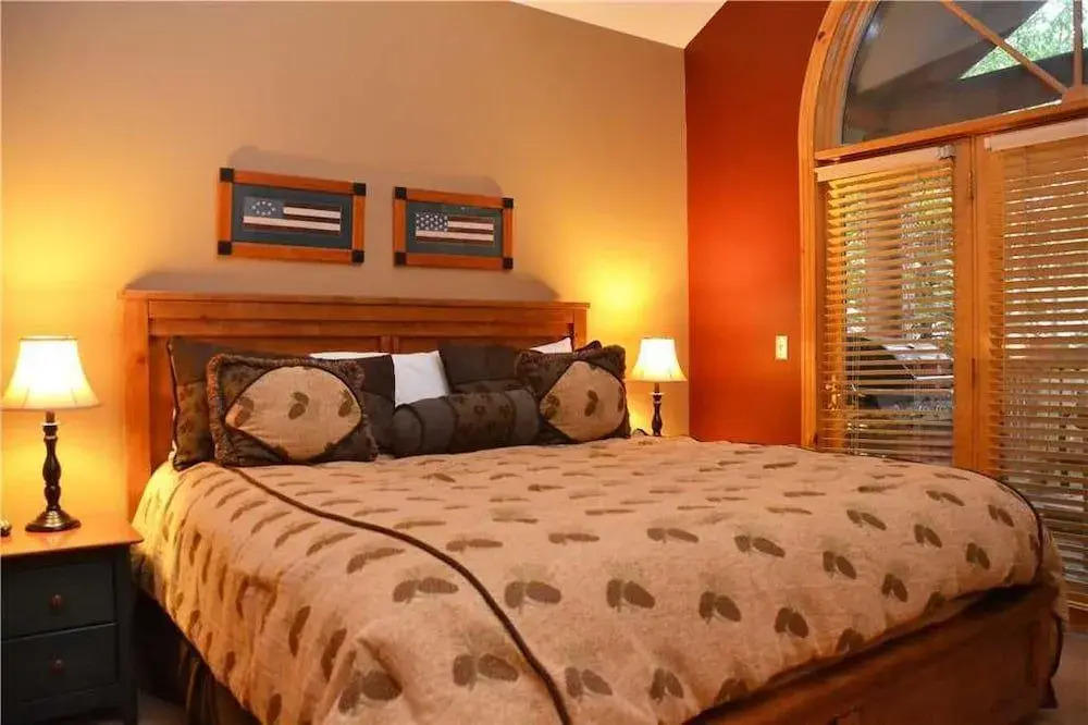 Elk Ridge Townhomes Unit 422 by RedAwning