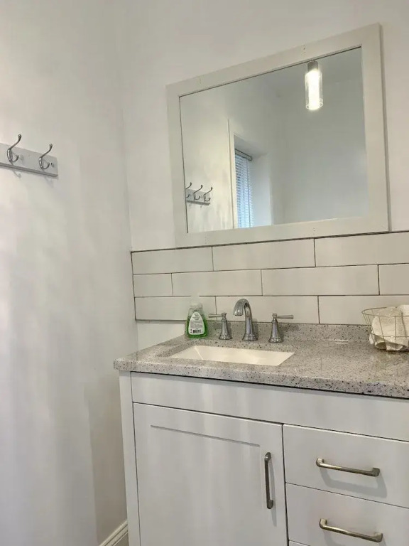 The Wheel of Fortune Duplex-8BR Parking