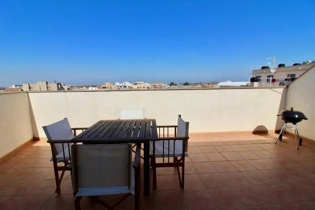 Delta Ebre terraza. A 950 m de L'Ebre, WIFI. Locamar Appt Paula