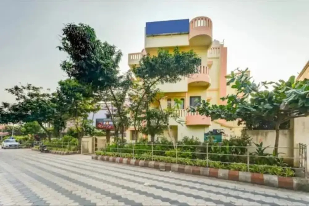 Moon CT Road Puri by Goroomgo