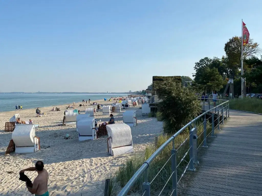 Studio-Apartment mit Panorama-Meerblick und direkter Strandlage in Scharbeutz
