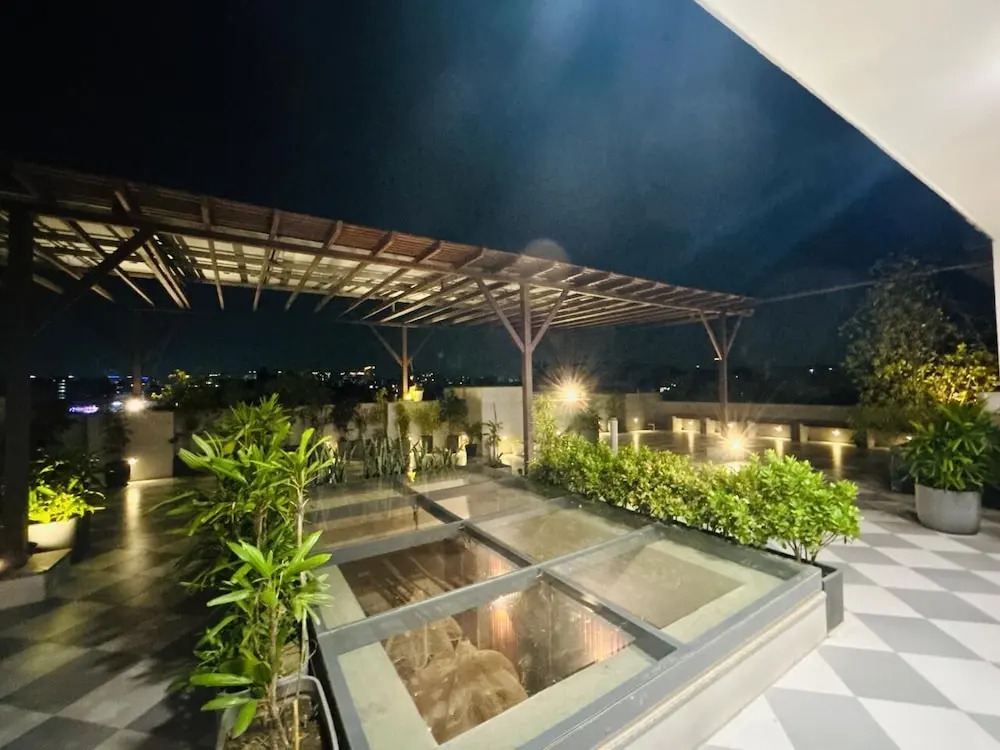 Royal Studio Golf Course Road