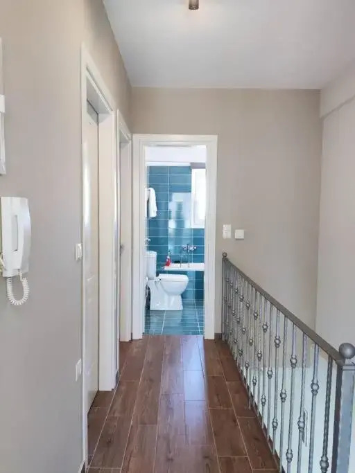 The Bright House a two-storey maisonette in Loutraki