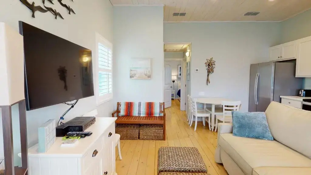 ESB02 Cozy cottage, Close to beach, Shared Pool