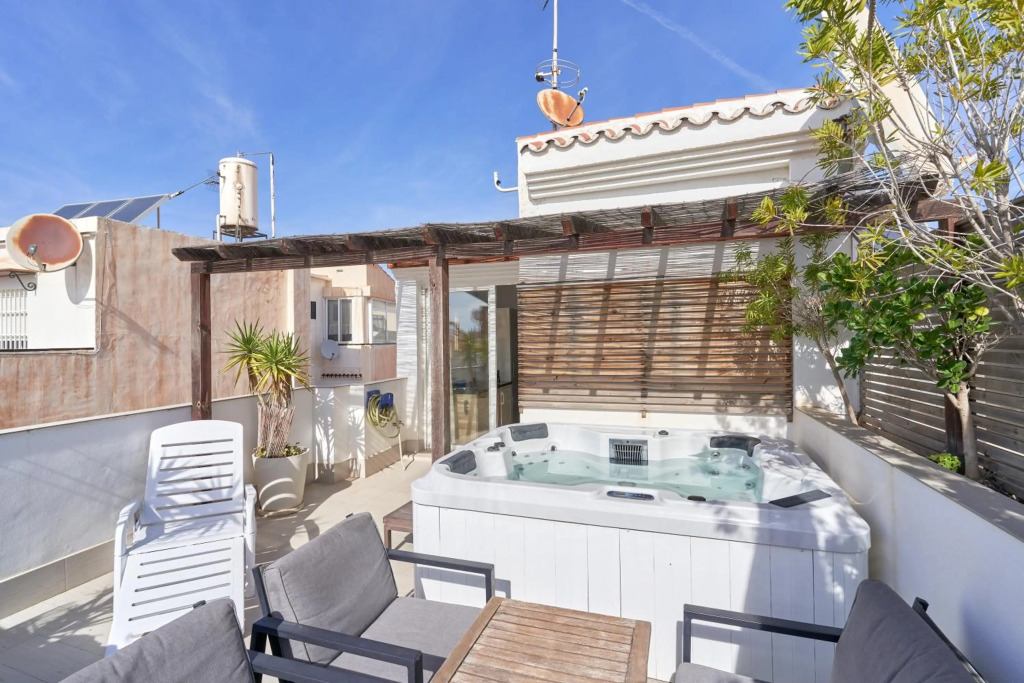 Luxury 1st floor apartment in Nerja