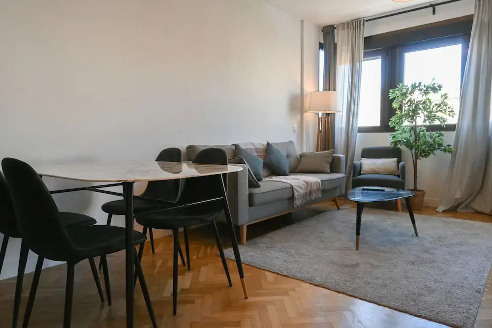 M Sil27 Bonito Apartamento de dos Dormitorios a