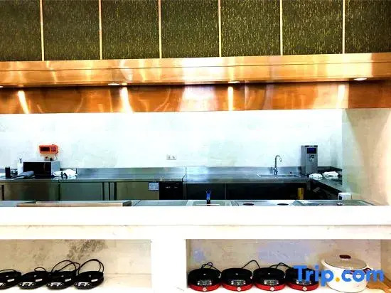 Urumqi Hongshunchang Hotel (Railway Bureau Beijing Road Huijia Times Store)