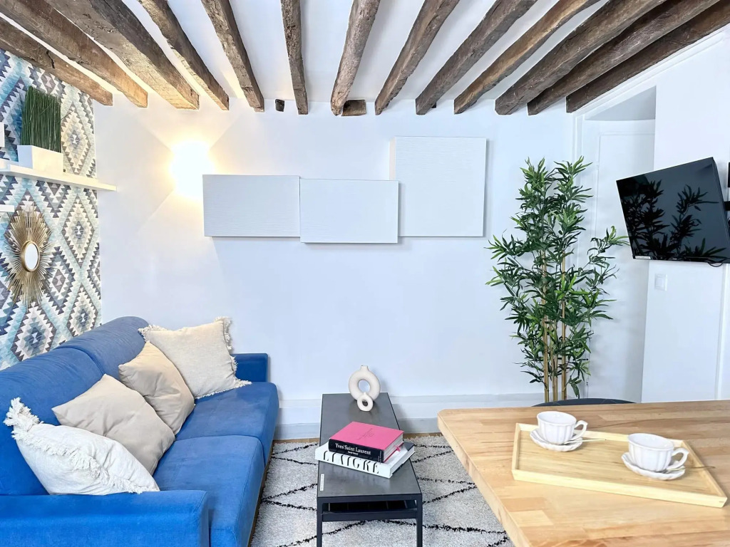 1612 B - Best deal in Pigalle