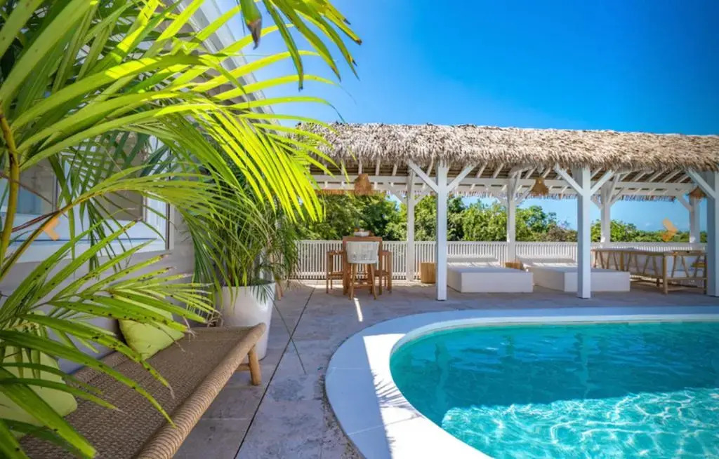 3 bedrooms villa at Les Terres Basses 200 m away from the beach with lake view private pool and enclosed garden