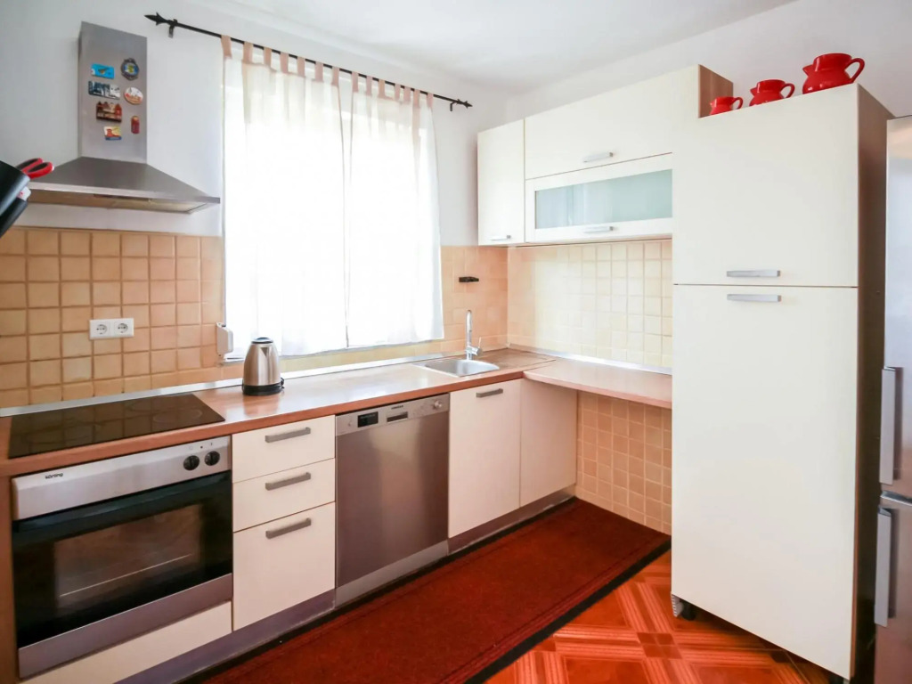 Simplistic Apartment in Malinska near Sea