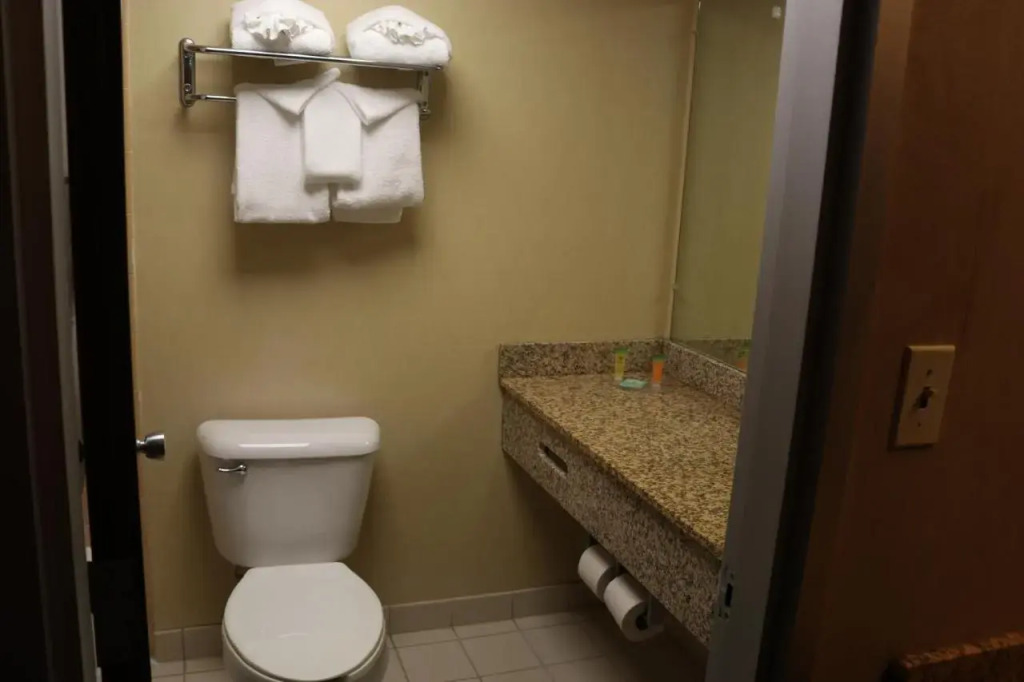 Ramada - Bradley Airport