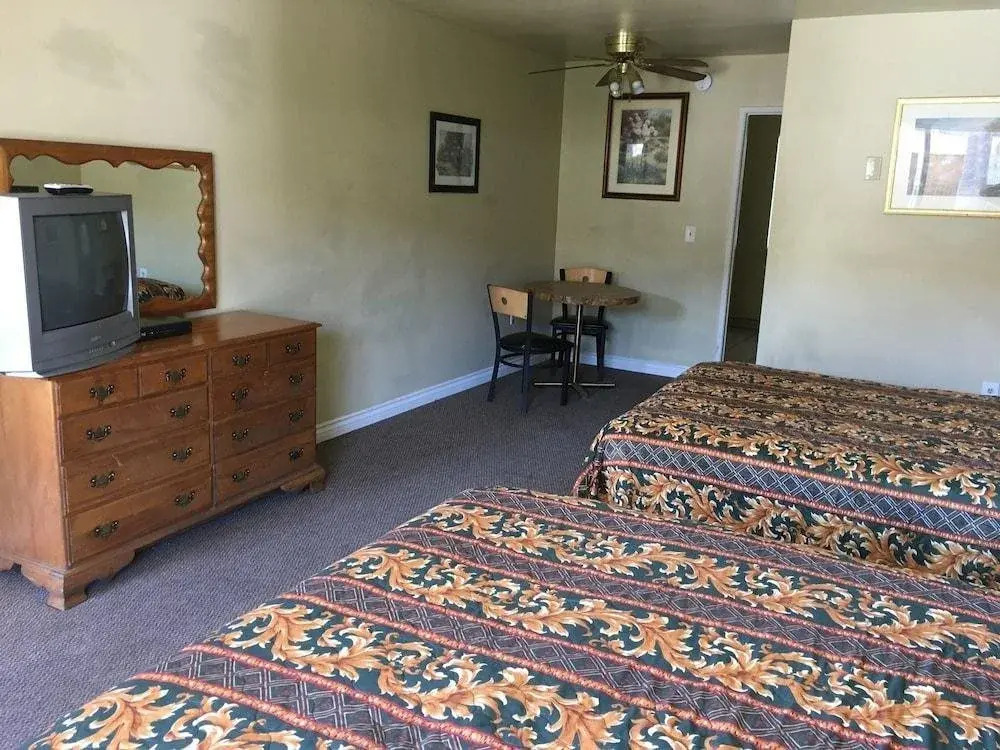 Vista Pines Motel