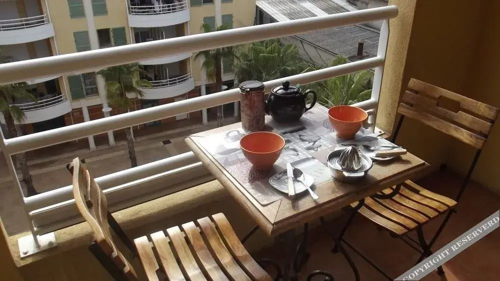 Appartement 4 personnes avec terrasse et parking quartier du Port de Nice