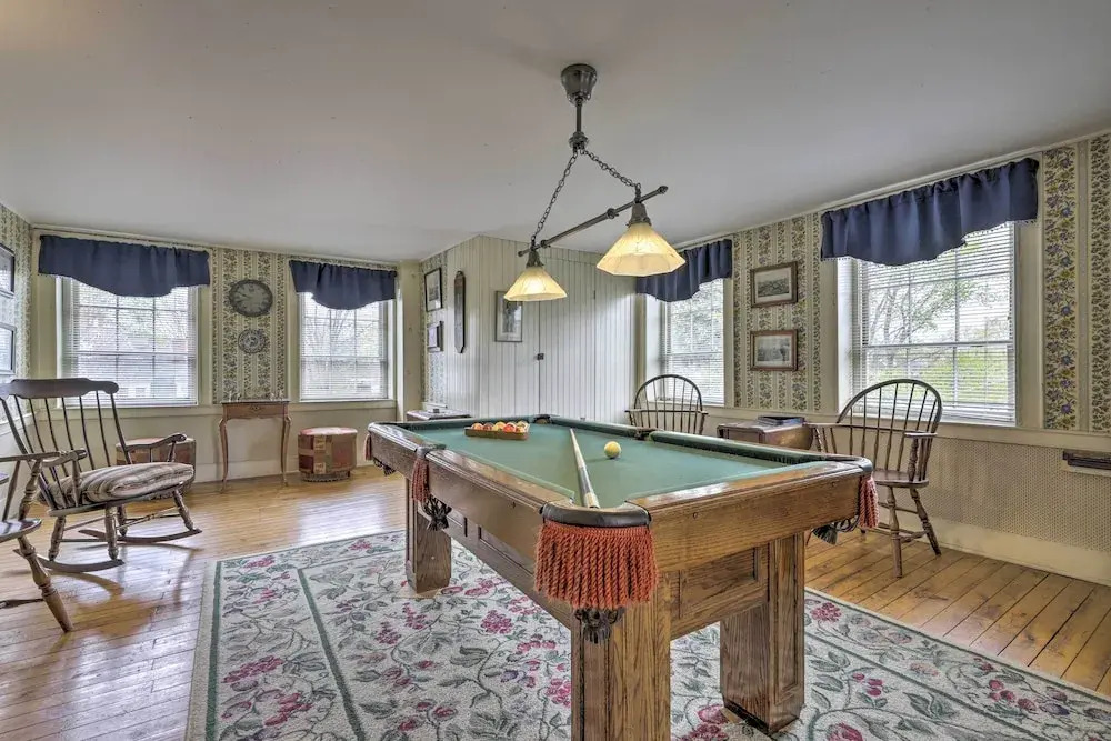Elegant Norwich House w/ Billiards Room & Ballroom