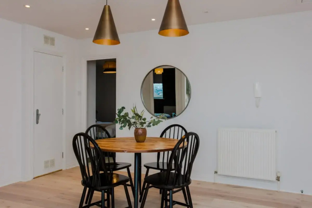 The Sparkford Gardens - Lovely 2BDR with Balcony