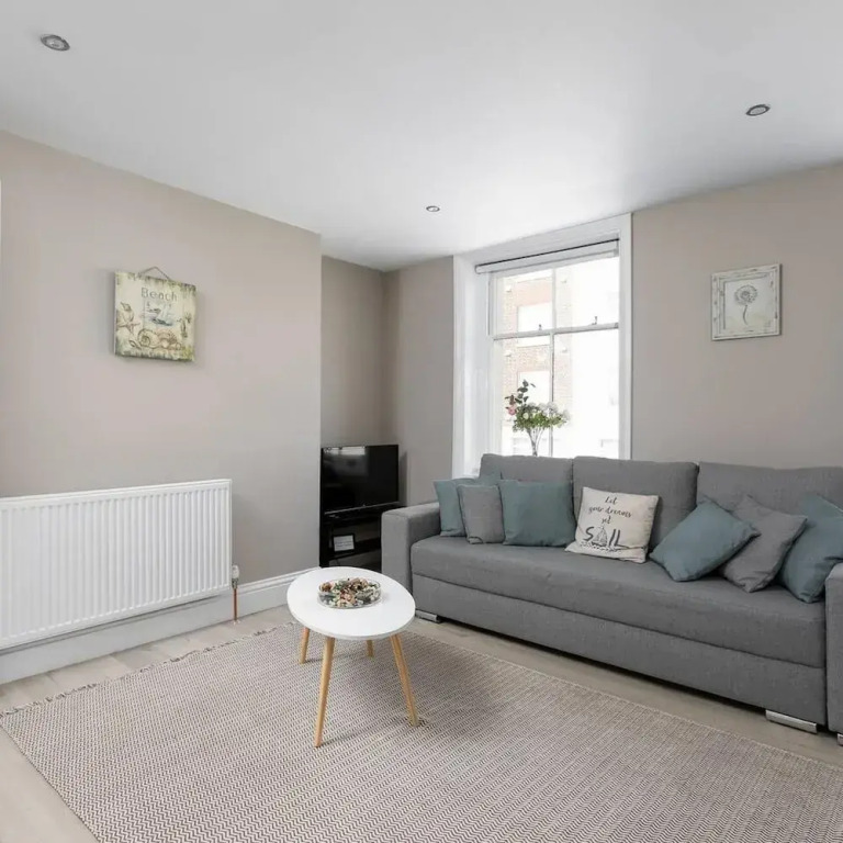 Comfy 5 Location Few Steps From BA I360