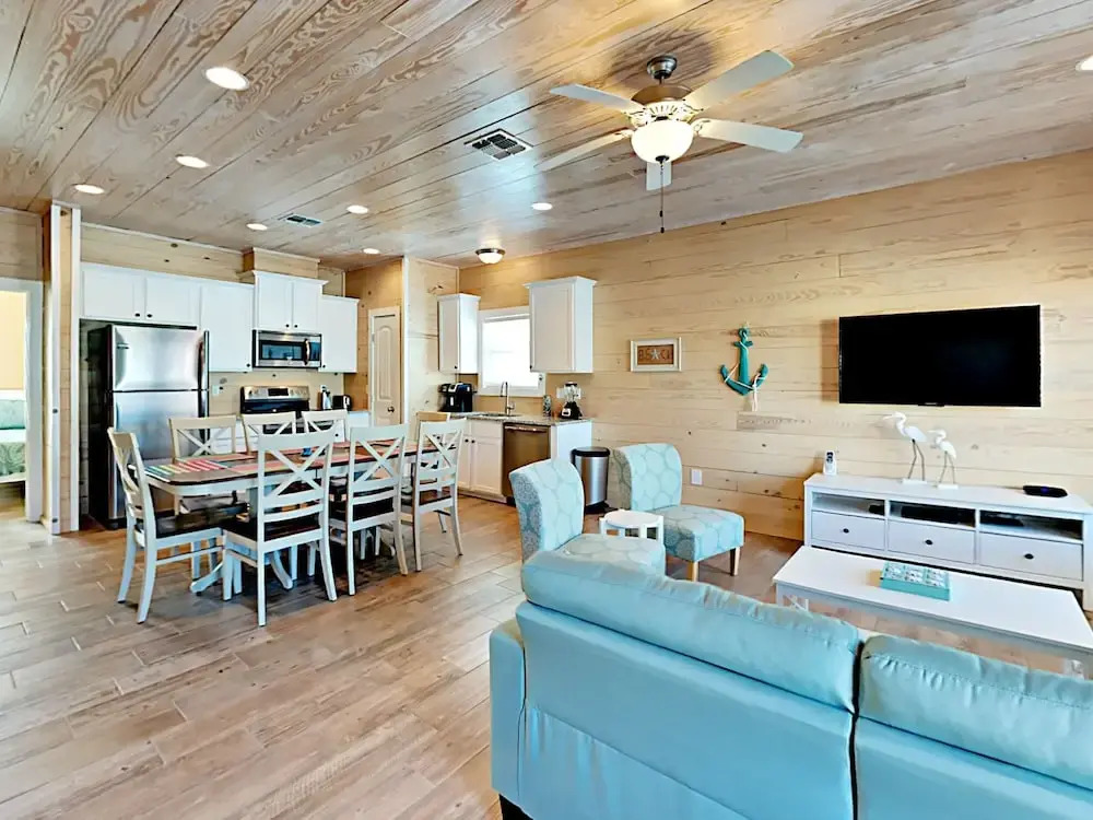 The Lemony Anemone - Three Bedroom Townhome