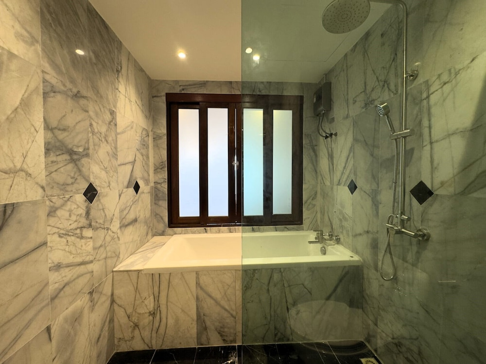 Spacious 2BR Corner Condo - Garden View Balcony - Royal Hill Resort