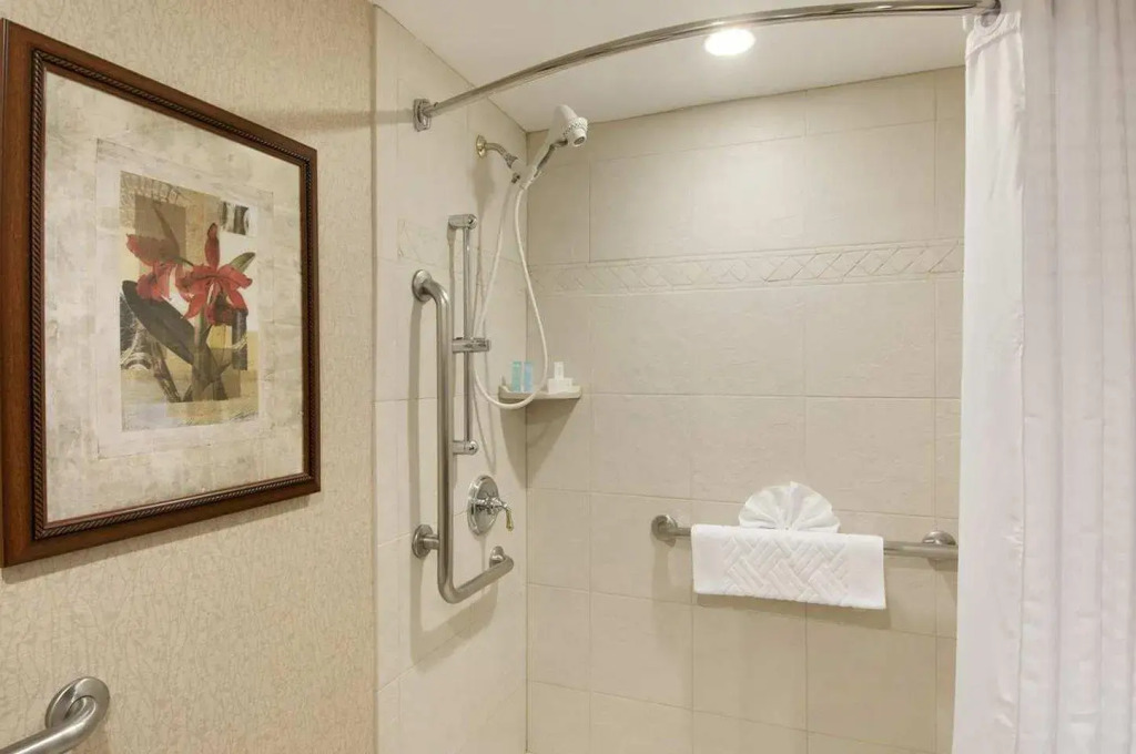 DoubleTree by Hilton Lisle Naperville