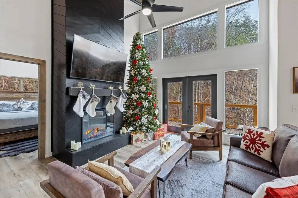 Along The Tree Top 1 Bedroom Cabin by Redawning