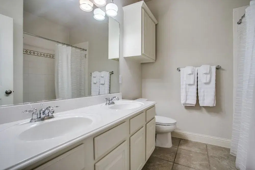 Beautifully furnished TownHome at shops