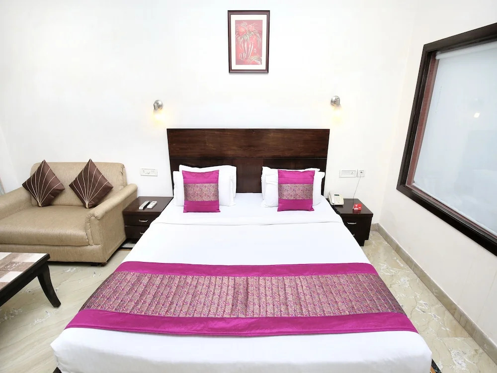 Capital O 15395 Hotel 42