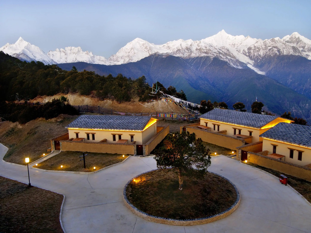 High Mountain Resort Deqin
