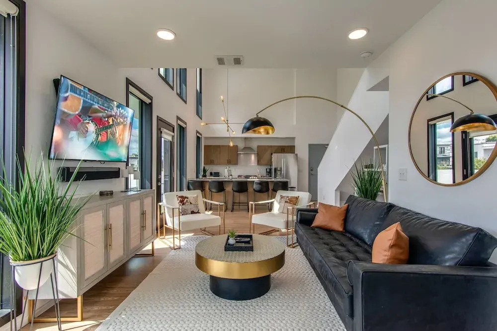 Illume Chic Music City Hideaway Huge Balcony 1 Bedroom Condo