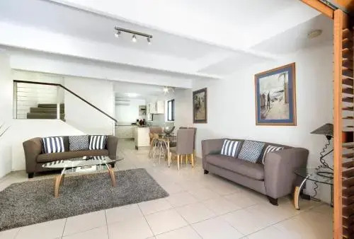 2/61 Noosa Parade