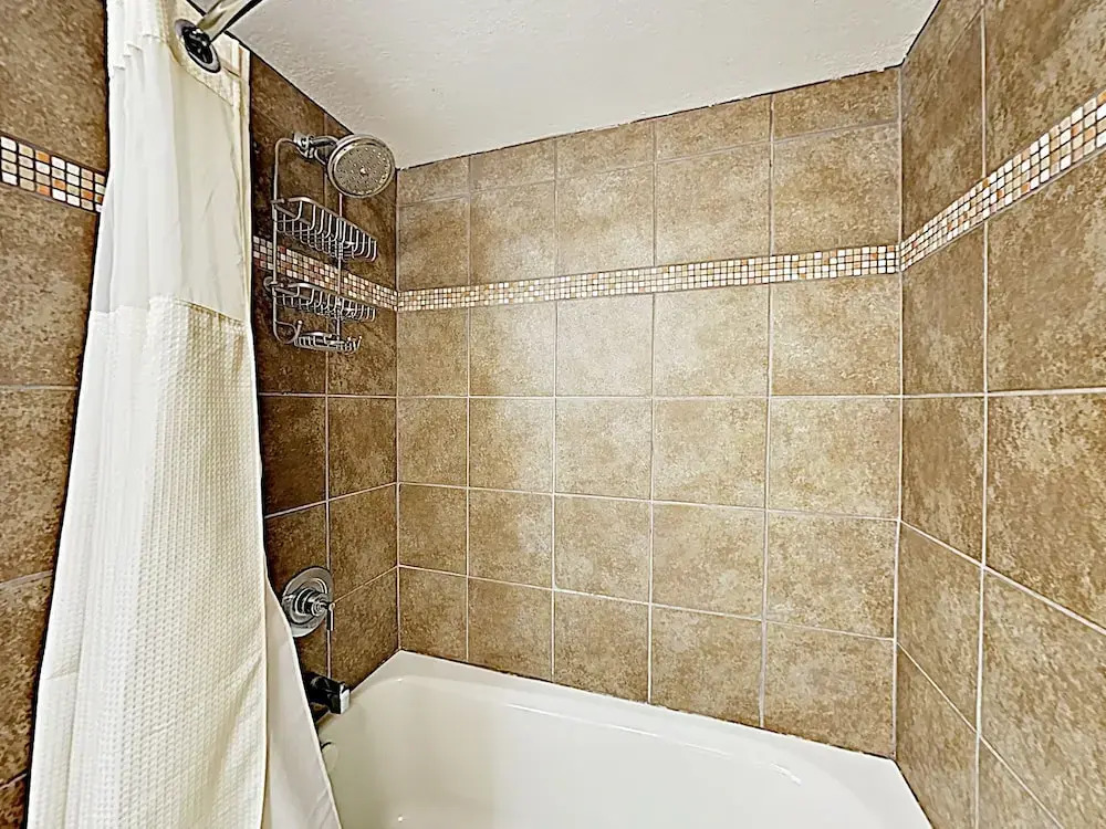 New Listing! Private Hot Tub, Walk To Sundance 2 Bedroom Condo