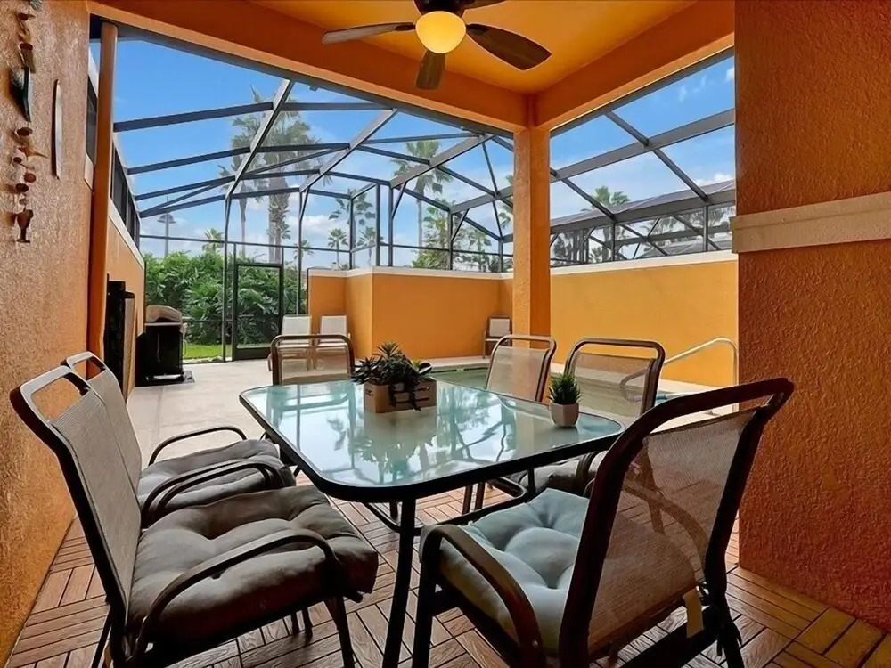Adorable Townhome Remodeled With Comfort And Relaxation In Mind! Splash Pool! 4 Bedroom Townhouse
