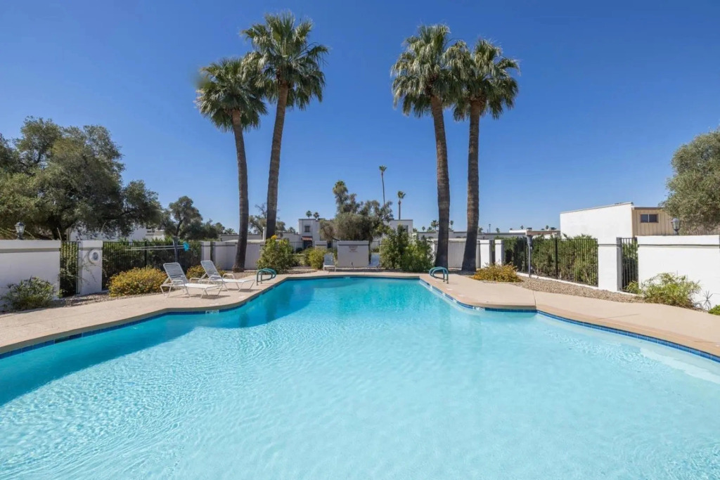 Scottsdale Orange Blossom 3 Bedroom Townhouse by RedAwning