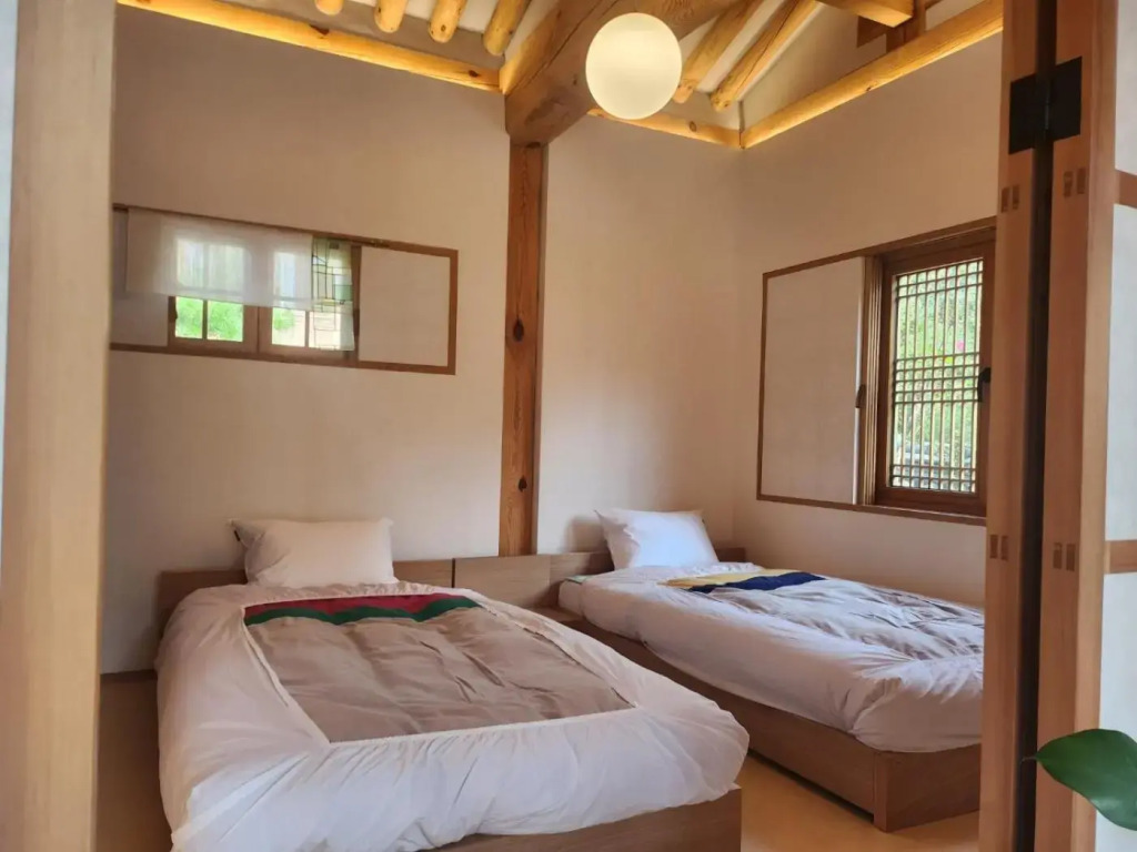 IRIRU Boutique Guesthouse - Hanok Korean traditional house