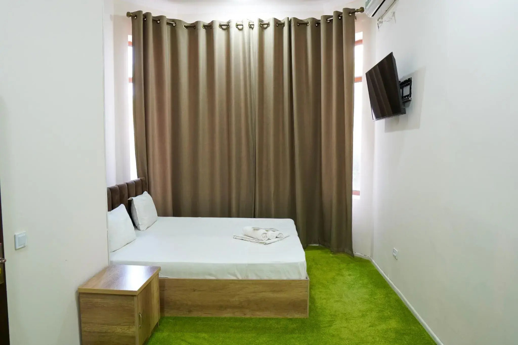Chinor Garden Hotel 1 (Чинор Гарден 1)