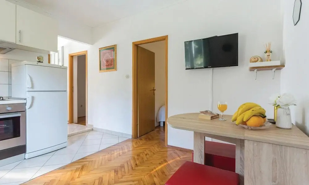 Beautiful Home in Radovcici With Wifi and 2 Bedrooms