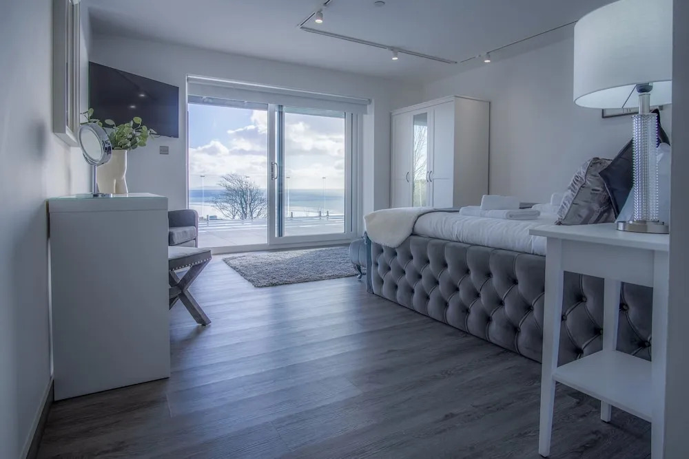 Sunrise - 5 Bedroom Home - Pendine