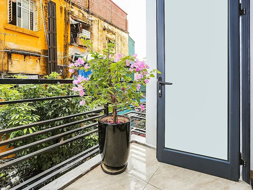 Amazing NYT Home Balcony Cozy Studio