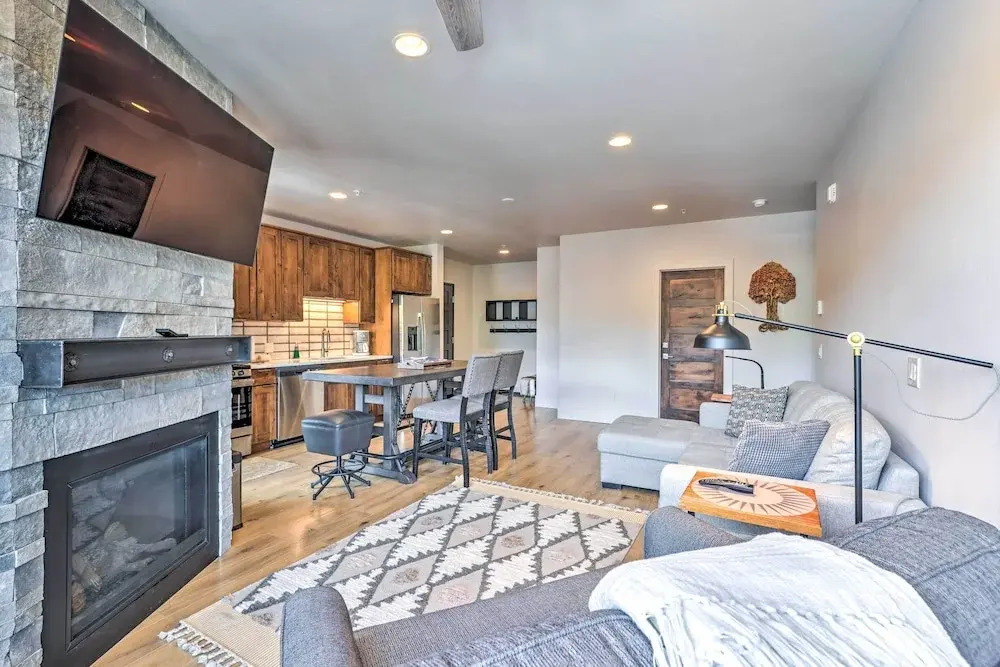 3 Mi to Dillon Reservoir: Condo w/ Balcony!