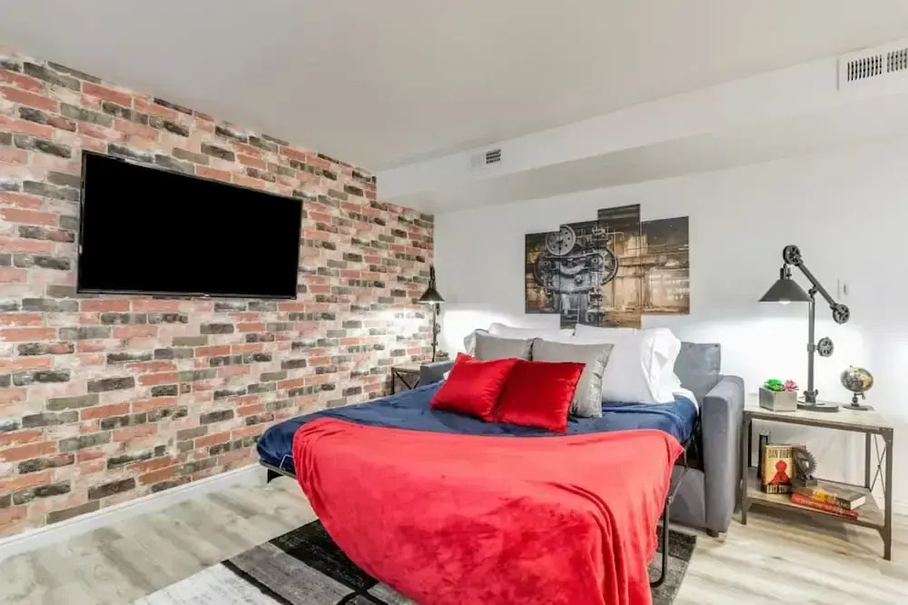 Charming 2BR w King Queen Close to SLC