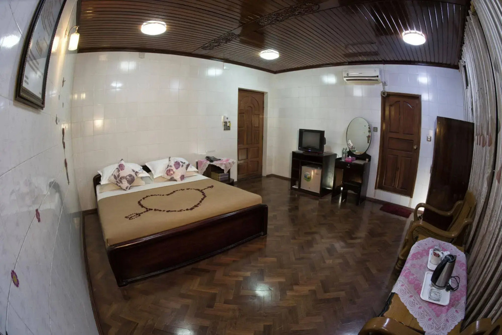 Mann Myanmar Inn