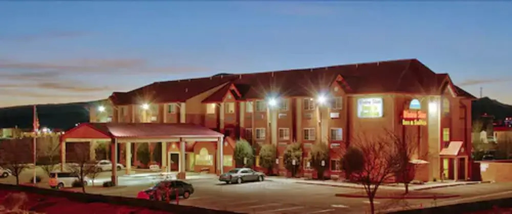 Western Skies Inn & Suites