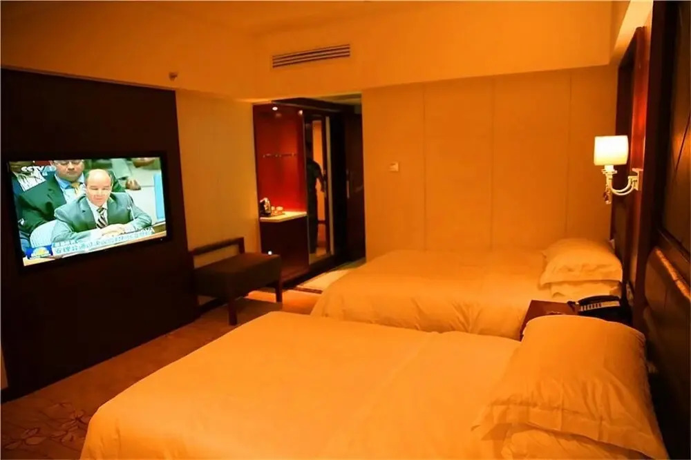 Yuebanwan Hotel (Fat Donglai at Xuchang Railway Station)