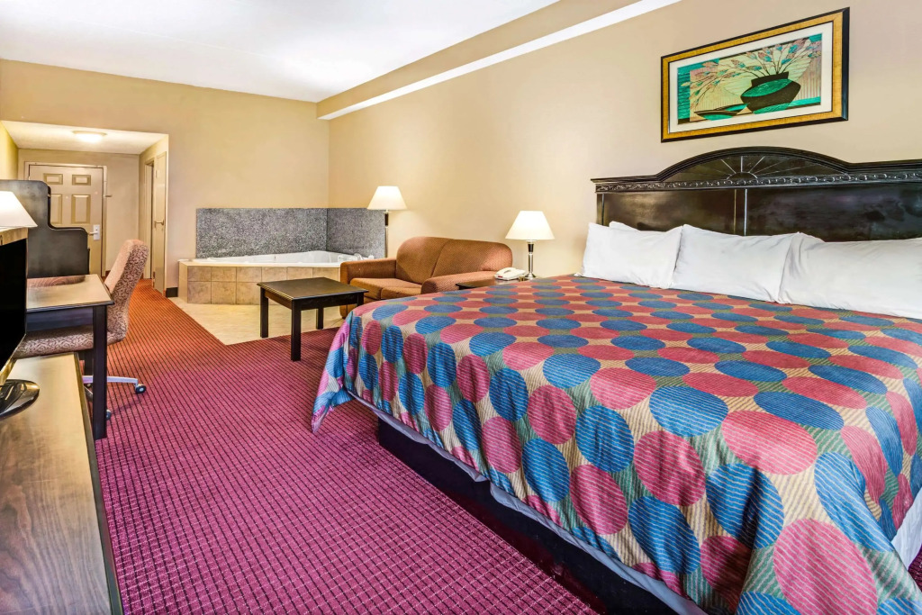 Days Inn & Suites by Wyndham Jeffersonville IN