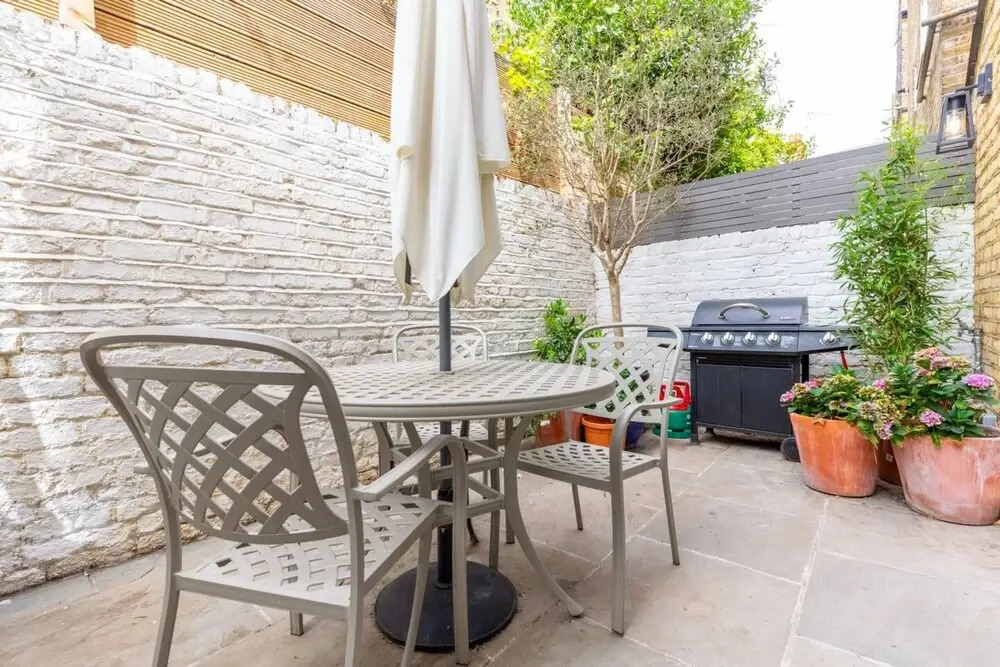 Stylish 1 Bedroom Flat in Fulham With Patio