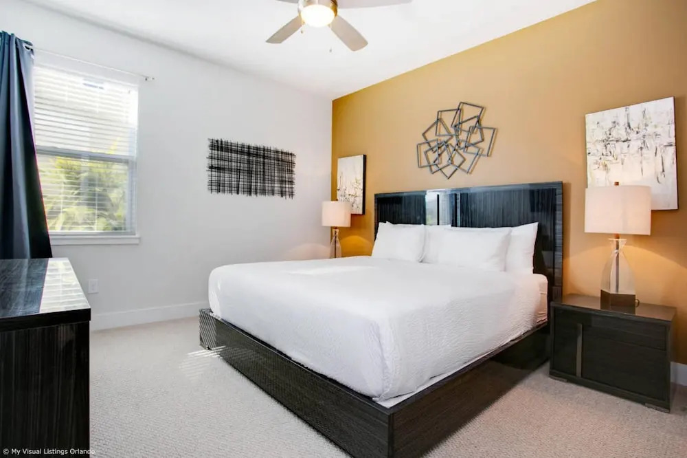 Stylish Family Home Sleeps 22 Enc101